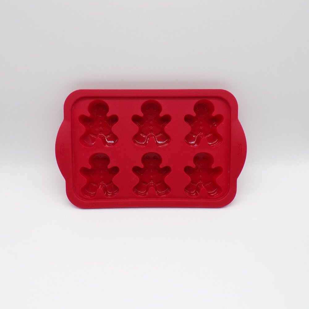Trudeau Silicone Gingerbread Man Cupcake Pan Red Christmas Holiday Baking